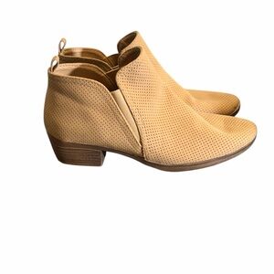 Rampage Tan Perforated Ankle Booties Woman’s Size 6M